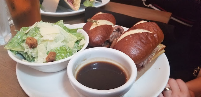 Moxies Toronto Downtown Restaurant - Hospitality and gastronomy