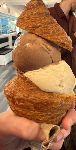 Comentarii opinii despre Fior Di Latte Cafe, Bakery & Gelato