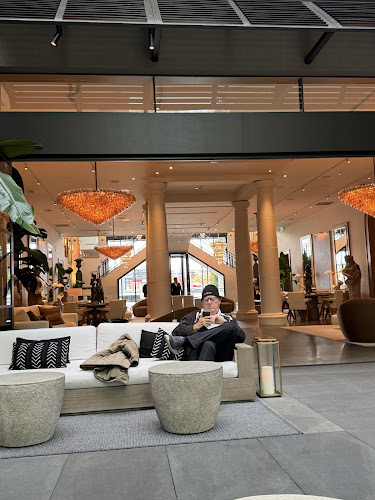 RH Courtyard Restaurant at RH Toronto - Toronto