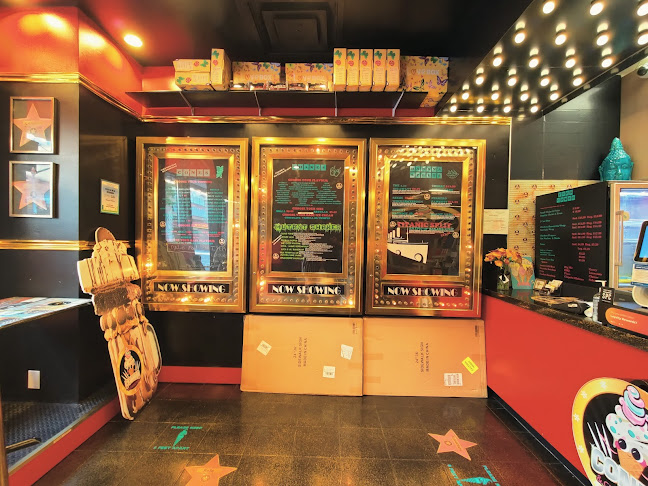 Comentarii opinii despre Cones And Characters Oshawa