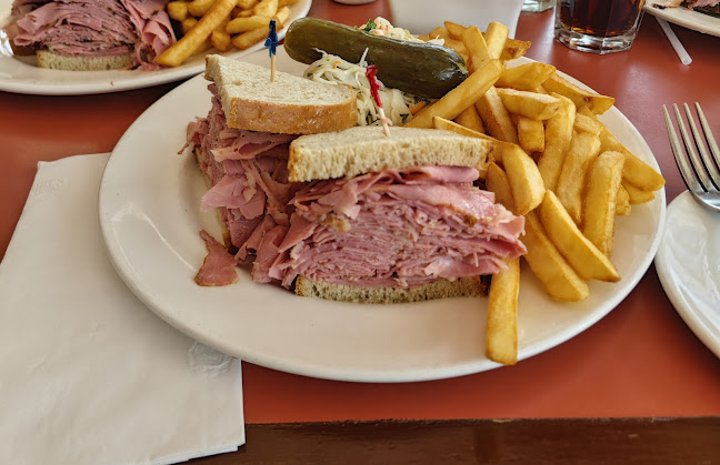 Comentarii opinii despre Peter's on Eglinton Restaurant