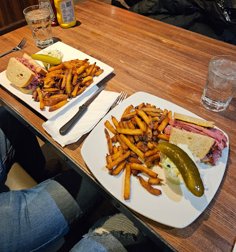 Moe's Bar & Grill - Pointe-Claire