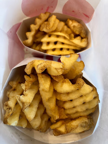 709 Yonge St, Toronto, ON M4Y 2B6