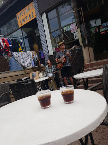 40 Kensington Ave, Toronto, ON M5T 2J9, Canada