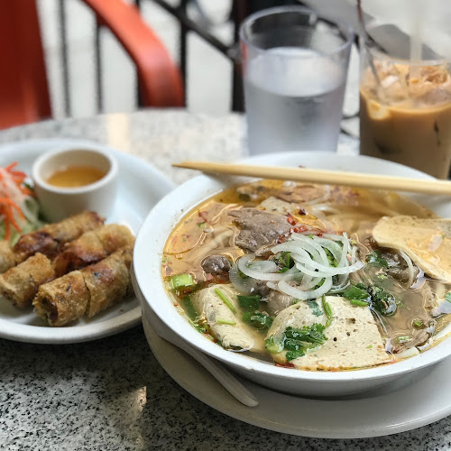 Joyeaux Café & Restaurant