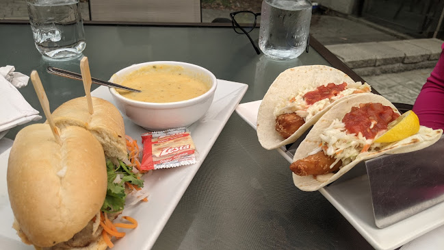 Opinii despre Moose Mulligans Public Eatery în Sicamous - Hospitality and gastronomy