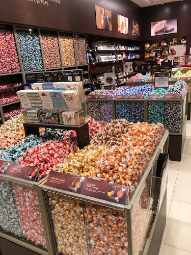 Opinii despre Lindt Chocolate Shop - London în London - Hospitality and gastronomy