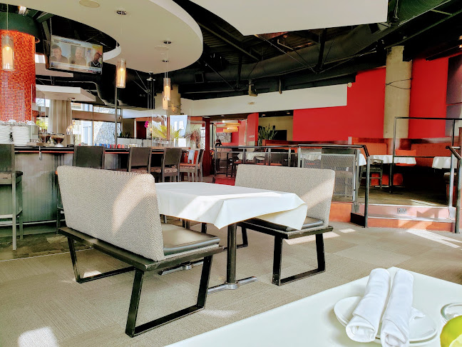 Glo Restaurant + Lounge