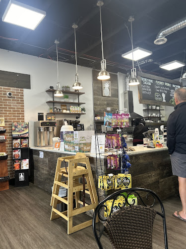 Pineapple Express Smoothie Bar & Bistro - Vernon