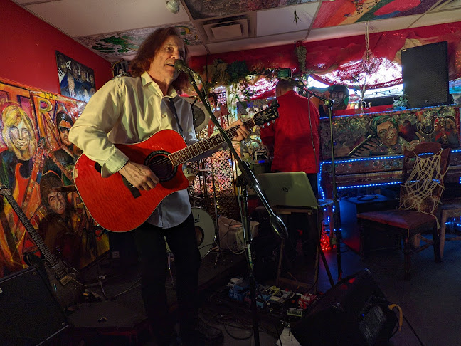 Comentarii opinii despre A Boutique Gallery Bar by Gracie Jane