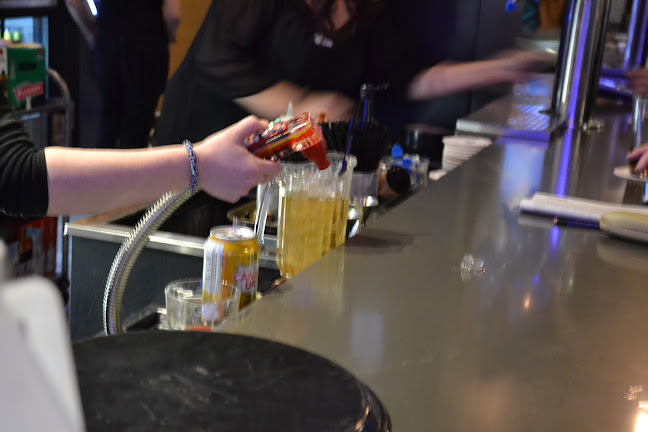 Mona Lisa Pub | Sports Pub in Edmonton | Karaoke Night | Pool League Tournaments