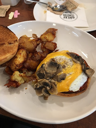 1226 Marine Dr #107, North Vancouver, BC V7P 1T2