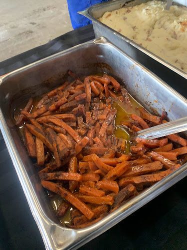 Opinii despre All Seasons Pig Roast & Catering în Red Deer - Hospitality and gastronomy