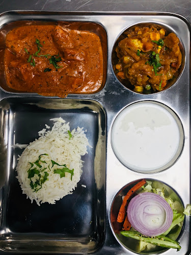 Opinii despre Desi Bites Restaurants Dine In & Takeout Juice Bar în Surrey - Hospitality and gastronomy