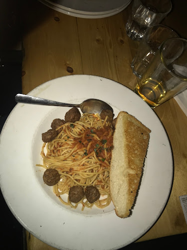 232 Queen St W, Toronto, ON M5V 1Z6