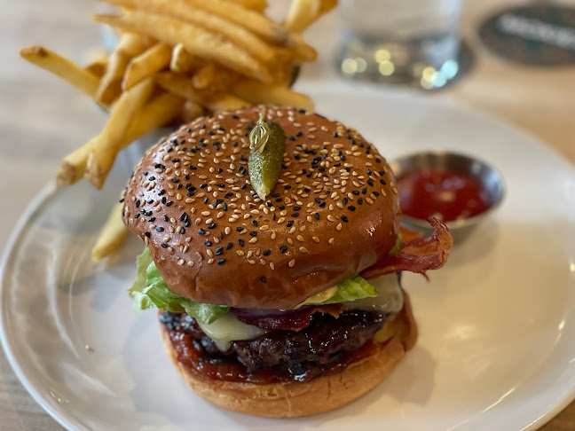 Opinii despre Moxies Calgary Downtown Restaurant în Calgary - Hospitality and gastronomy