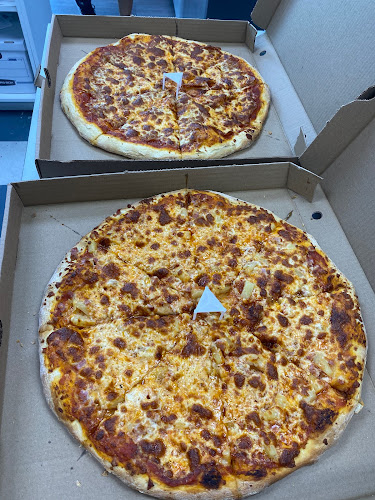 Ken's Pizza & Wings - Hospitality and gastronomy