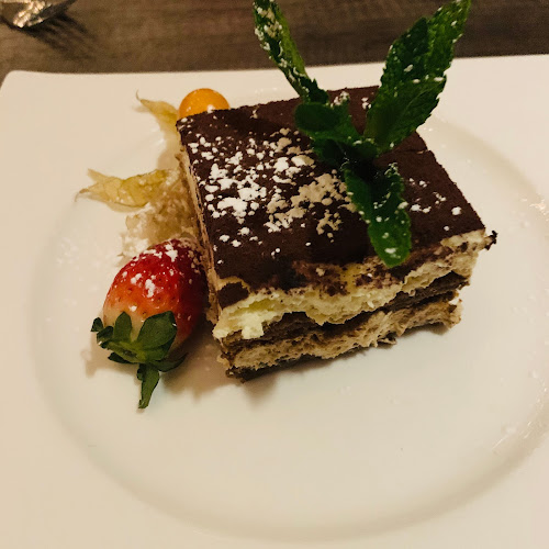 2405 Yonge St A, Toronto, ON M4P 2E7