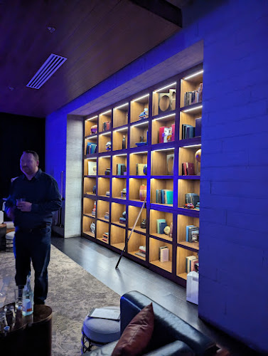 D/6 Bar & Lounge - Hospitality and gastronomy