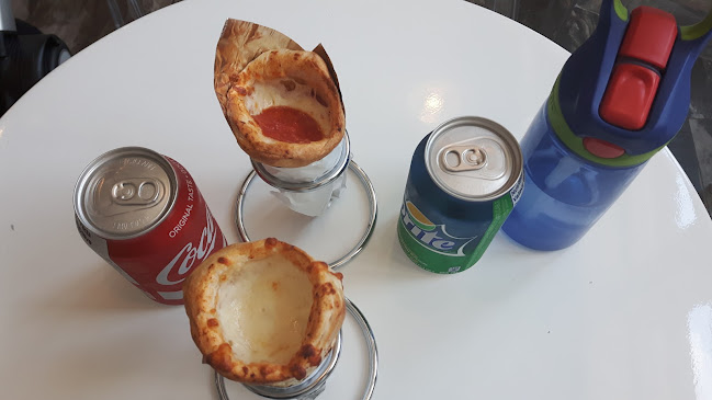 Opinii despre Nom Nom's Yogurt Bar & Cafe în Brampton - Hospitality and gastronomy