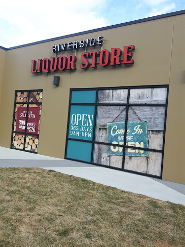 Riverside Liquor Store - Hospitality and gastronomy