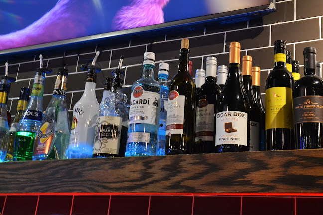 Mona Lisa Pub | Sports Pub in Edmonton | Karaoke Night | Pool League Tournaments