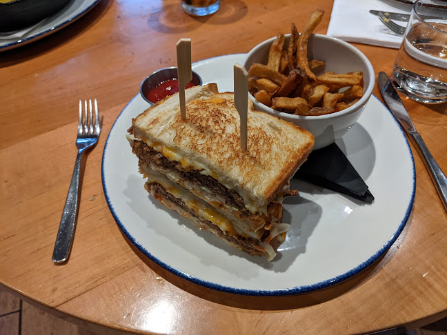 Opinii despre Smash Kitchen and Bar în Markham - Hospitality and gastronomy