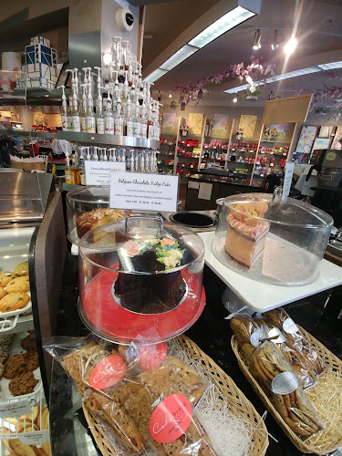 Opinii despre Cakebread Artisan Bakery & Hot Chocolates în Courtenay - Hospitality and gastronomy