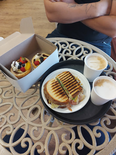 Dutch Delicious Bakery & Deli - Hospitality and gastronomy