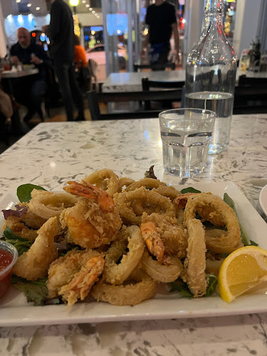 594 College St, Toronto, ON M6G 1B3