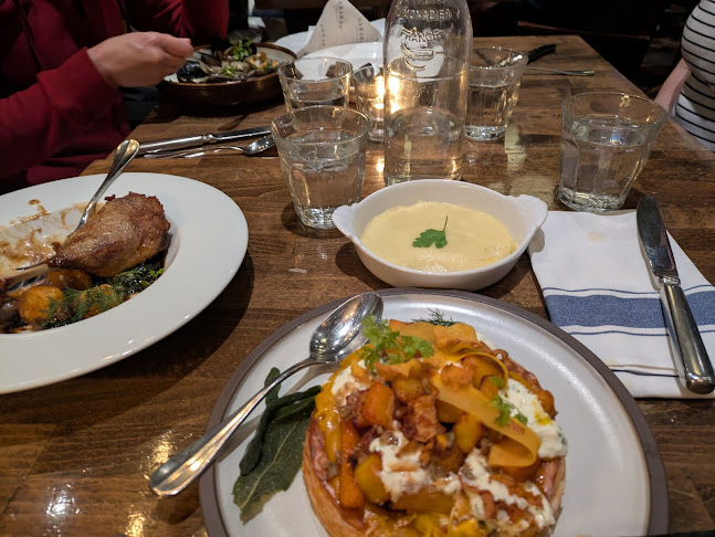 Tableau Bar Bistro - Hospitality and gastronomy