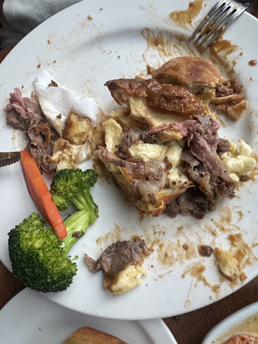 17 Mile House Pub - Hospitality and gastronomy