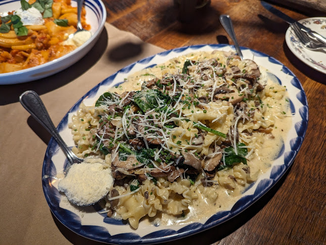 2429 Fairview St, Burlington, ON L7R 2E3