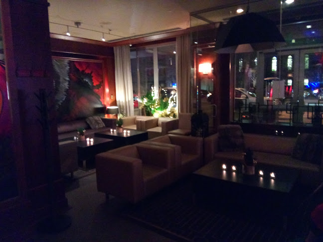 220 Bloor St W, Toronto, ON M5S 3B7