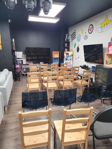 1240 16 Ave NW, Calgary, AB T2M 0K9