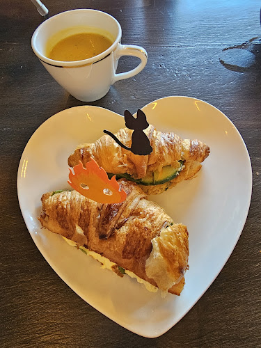 Oishiii Sweets Cafe - Hospitality and gastronomy