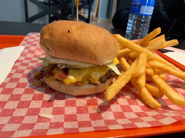 Burger Cafe & Beyond