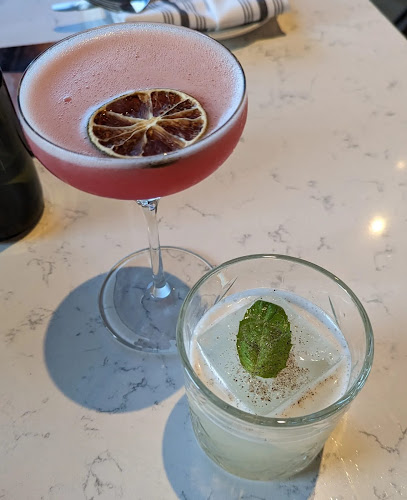 Hart's Table & Bar - Edmonton