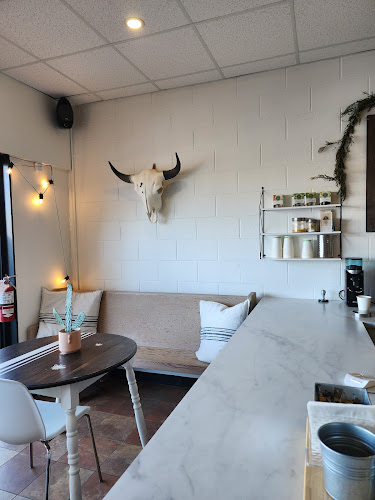 Opinii despre The Beach Cafe în Red Deer - Hospitality and gastronomy