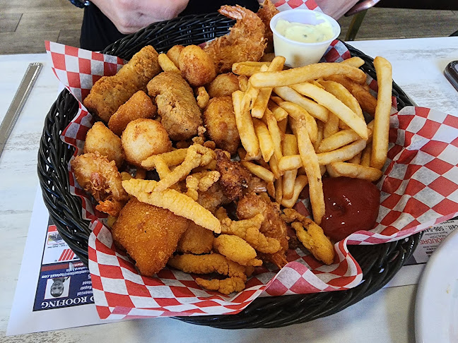 748 - Hospitality and gastronomy