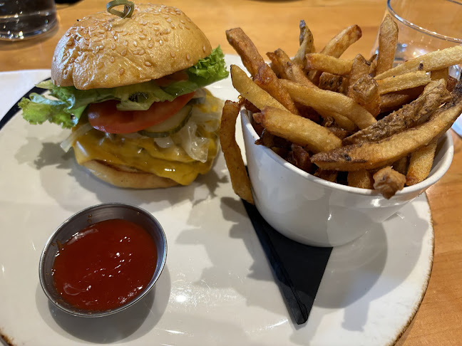 Opinii despre Smash Kitchen and Bar în Markham - Hospitality and gastronomy