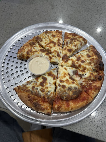 Mona's Pizza - Hospitality and gastronomy