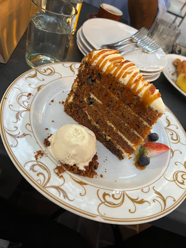 200 8 Ave SW, Calgary, AB T2P 1B5