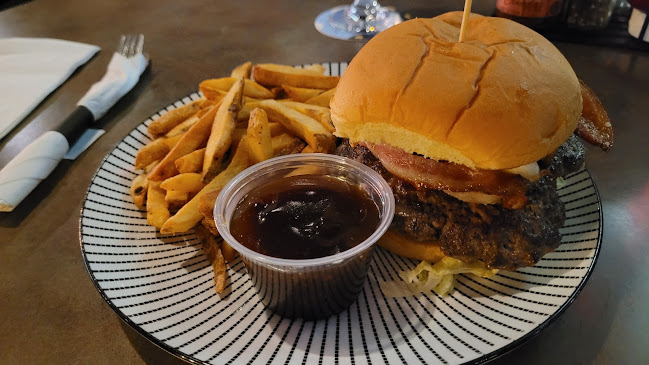 Cravin's Chill & Grill - Sarnia