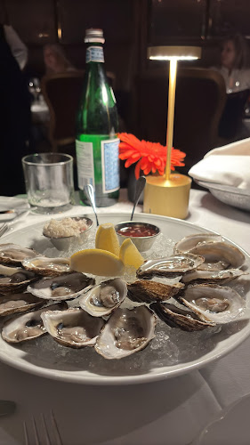 845 Hornby St, Vancouver, BC V6Z 1V1