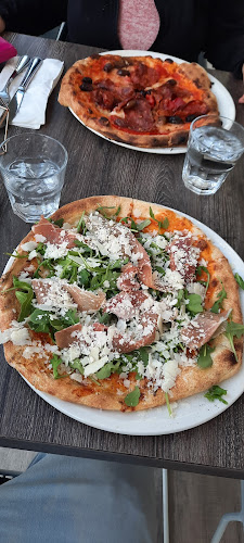 Opinii despre Vivo Pizza+Pasta în Toronto - Hospitality and gastronomy