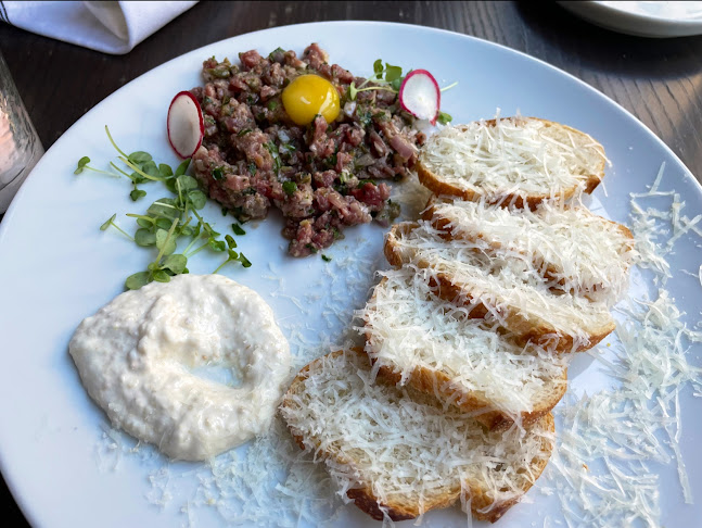 100 Cumberland St, Toronto, ON M5R 1A6