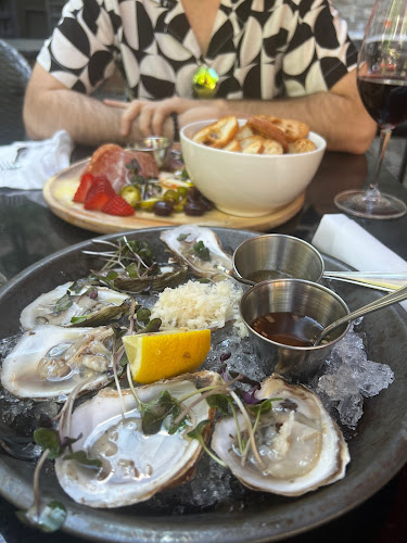 Social Restaurant + Lounge - Hospitality and gastronomy