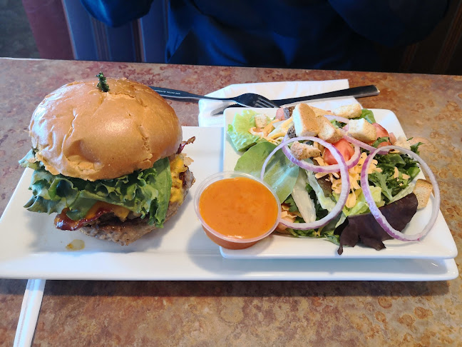 2142 McPhillips St, Winnipeg, MB R2V 3C8