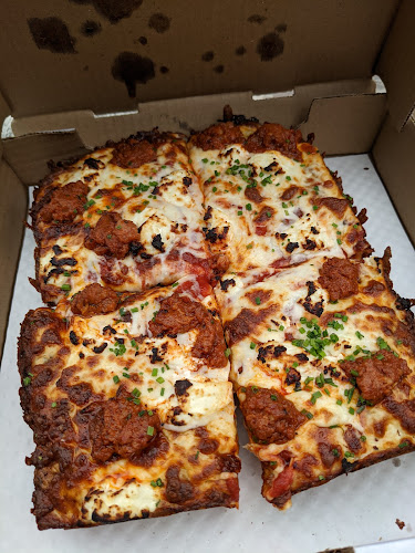 Comentarii opinii despre Stay Gold Detroit-Style Pizza